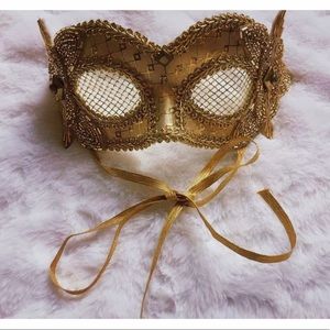❌SOLD❌ 😻 Vintage French Valentine’s Masquerade Mask 🦹